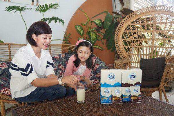 Hari Gizi Nasional 2021 :  FRISIAN FLAG® KOMPLETA dan PERGIZI PANGAN Indonesia Gelar Edukasi Gizi dan Salurkan Produk Bergizi Berkualitas untuk Bantu Atasi Kekurangan Gizi untuk 10.000 keluarga di Sumatera Selatan